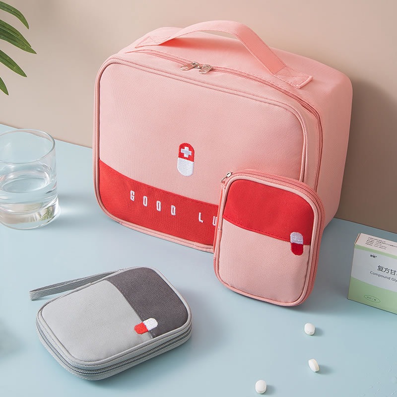 Wodoodporna apteczka pierwszej – First Aid Bag Kit recenzja i cena