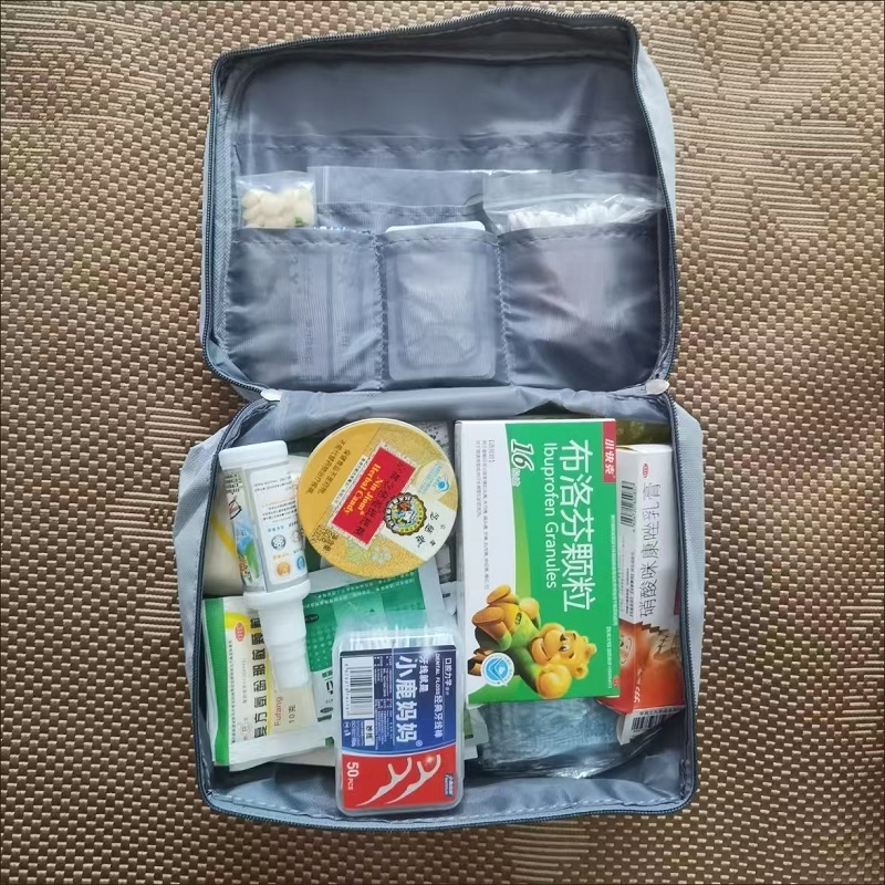 Wodoodporna apteczka pierwszej – First Aid Bag Kit recenzja i cena