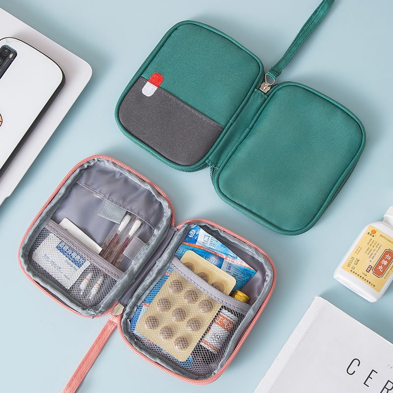 Wodoodporna apteczka pierwszej – First Aid Bag Kit recenzja i cena